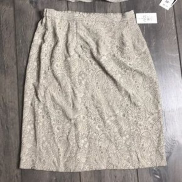 R and K Petite 2 piece set R&K - Picture 4 of 6